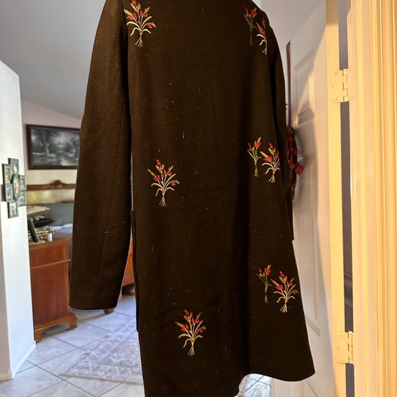 Beautiful Fall Inspired Black Coat. ๐๐๐๐ - Picture 3 of 10